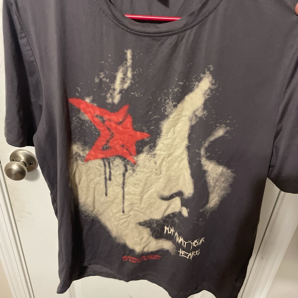 ROMWE Gray Tee with Red Graphic